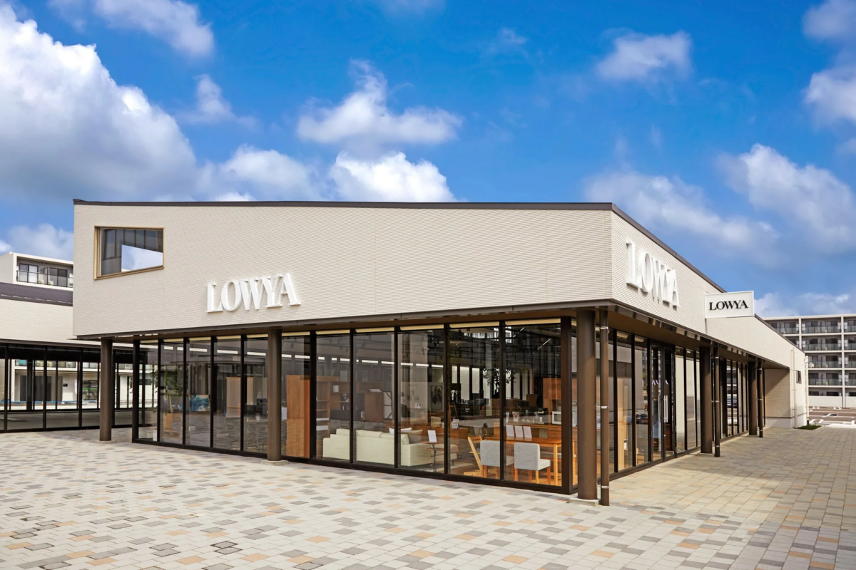 LOWYA店舗外観
