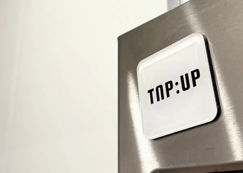 TAP:UPのロゴが入ったデバイス