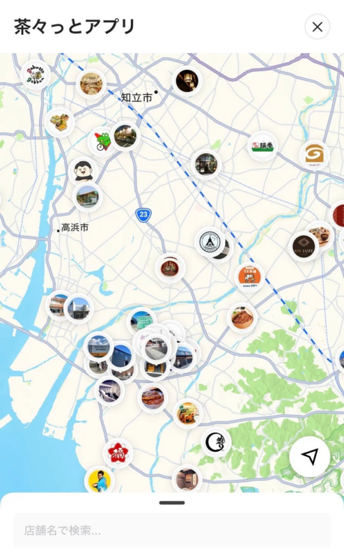 スマートフォン画面に表示された地図アプリで、知立市や高浜市周辺のカフェやレストランなどの店舗が多数のピンで示されています。「茶々っとアプリ」というタイトルと検索バーが見えます。