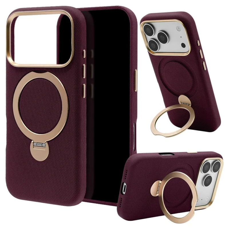 ボルドー色のiPhoneケースで、ゴールドのカメラフレームと、マグネット式のリングスタンドが特徴です。
